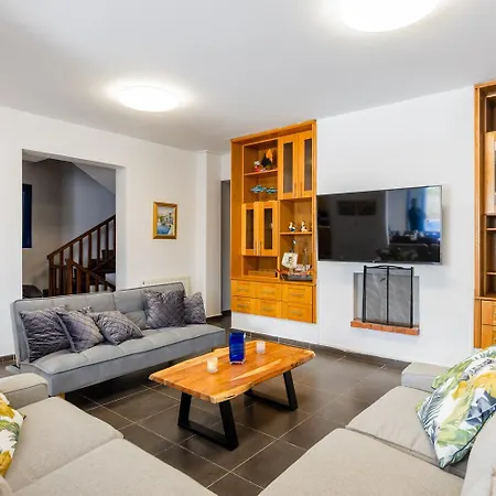 Eagles Nest Villa *
